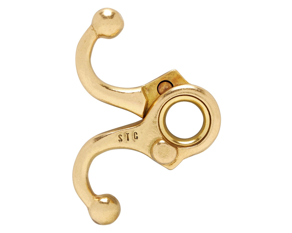 STC Automatic Show Leader - Brass and Aluminum options. Easily released automatic lock. Available in 164.5g (brass) and 64.5g (aluminum). Measures 8cm long and 6.5cm wide. Shop at Greg Grant Saddlery.