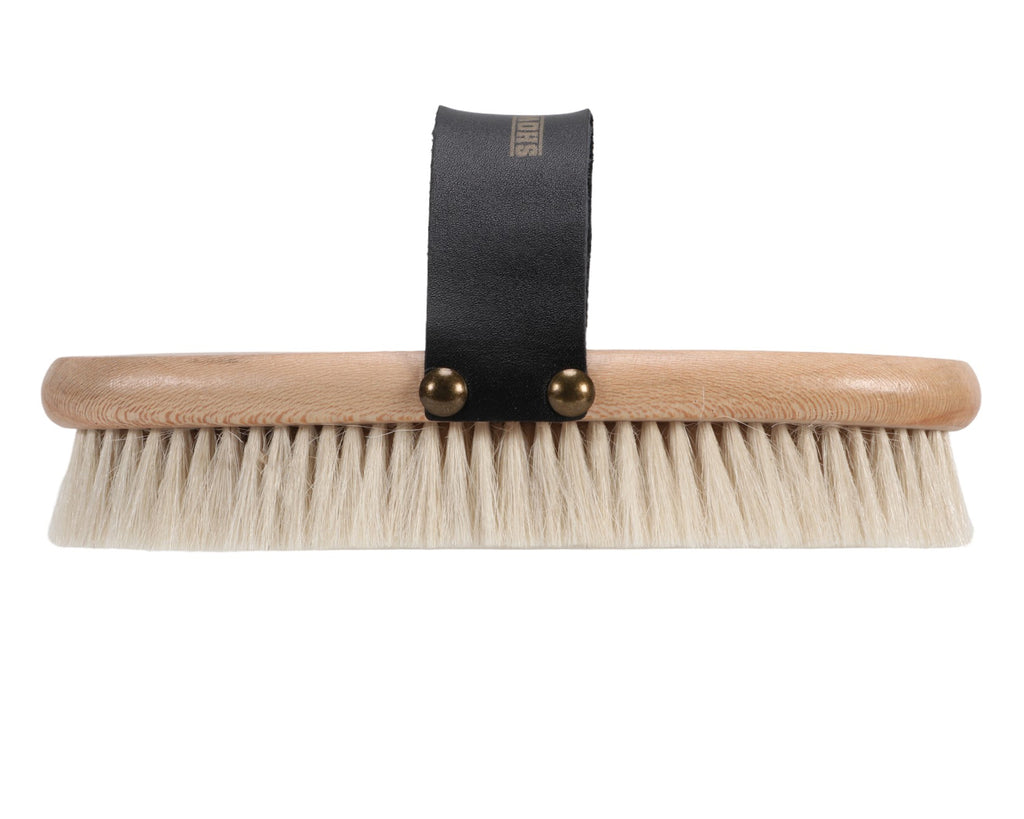 Showmaster Deluxe Goat Hair Body Brush: Ideal for final finishing and facial areas. 215mm wooden back.