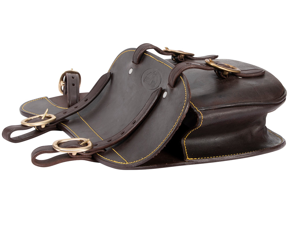 Fort Worth Stockman's Saddle Bag with Pliers - A brown leather saddle bag with adjustable straps. The bag features a separate pouch for holding pliers or fencing tools. Durable and spacious, it is designed for outdoor use and offers convenience for stockmen and outdoor enthusiasts.