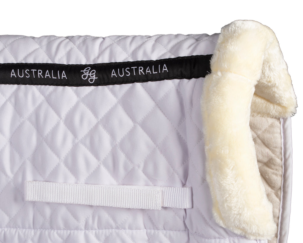 saddle pad lined with fleece for the ultimate comfort and support white