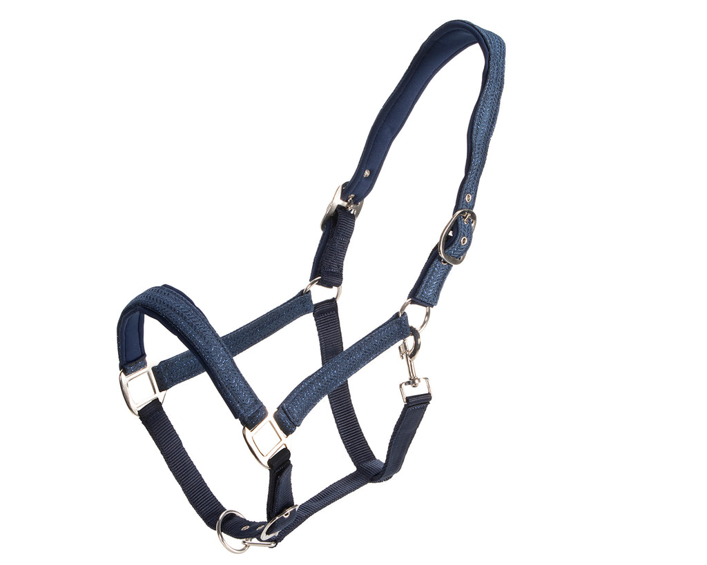 The Ear Relief Halter is ergonomically designed with your horse's comfort in mind. The headband is shaped to fit comfortably around the ears, ensuring a perfect fit. Dual side buckles allow you to adjust the fit on both sides evenly
